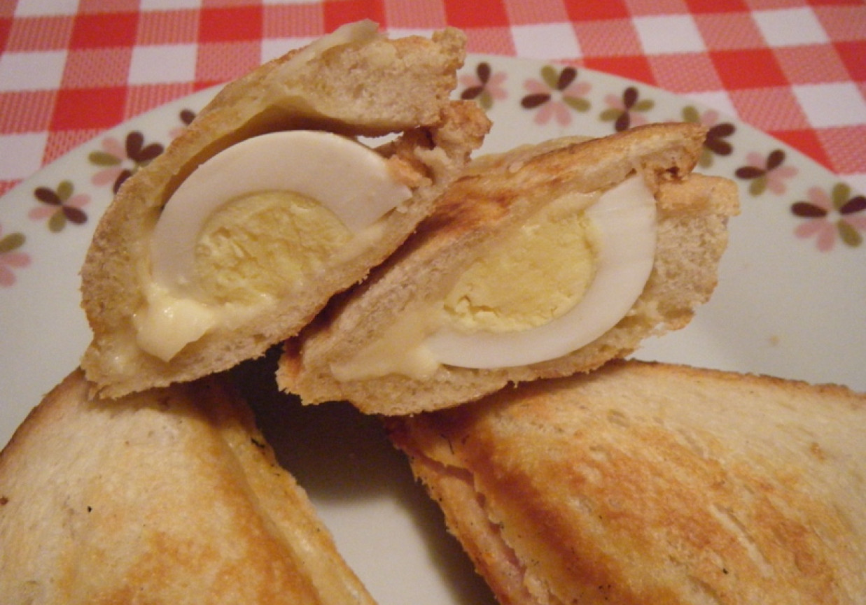 Kanapki tostowe z jajkami foto
