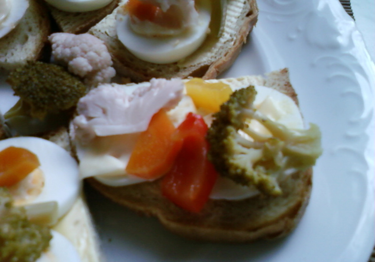 Kanapki z jajkiem i piklami jeśiennymi Pyzy foto
