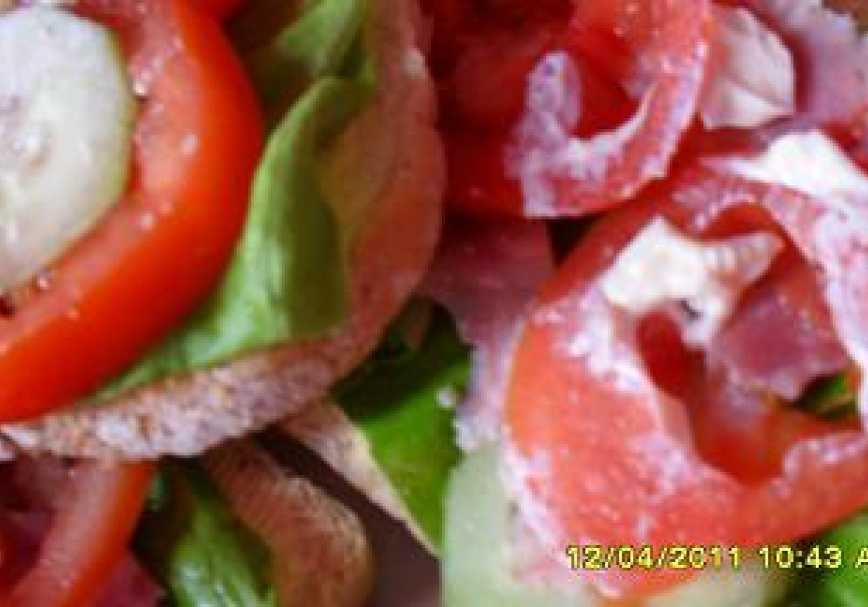 Kanapki z sałatą i pomidorami foto