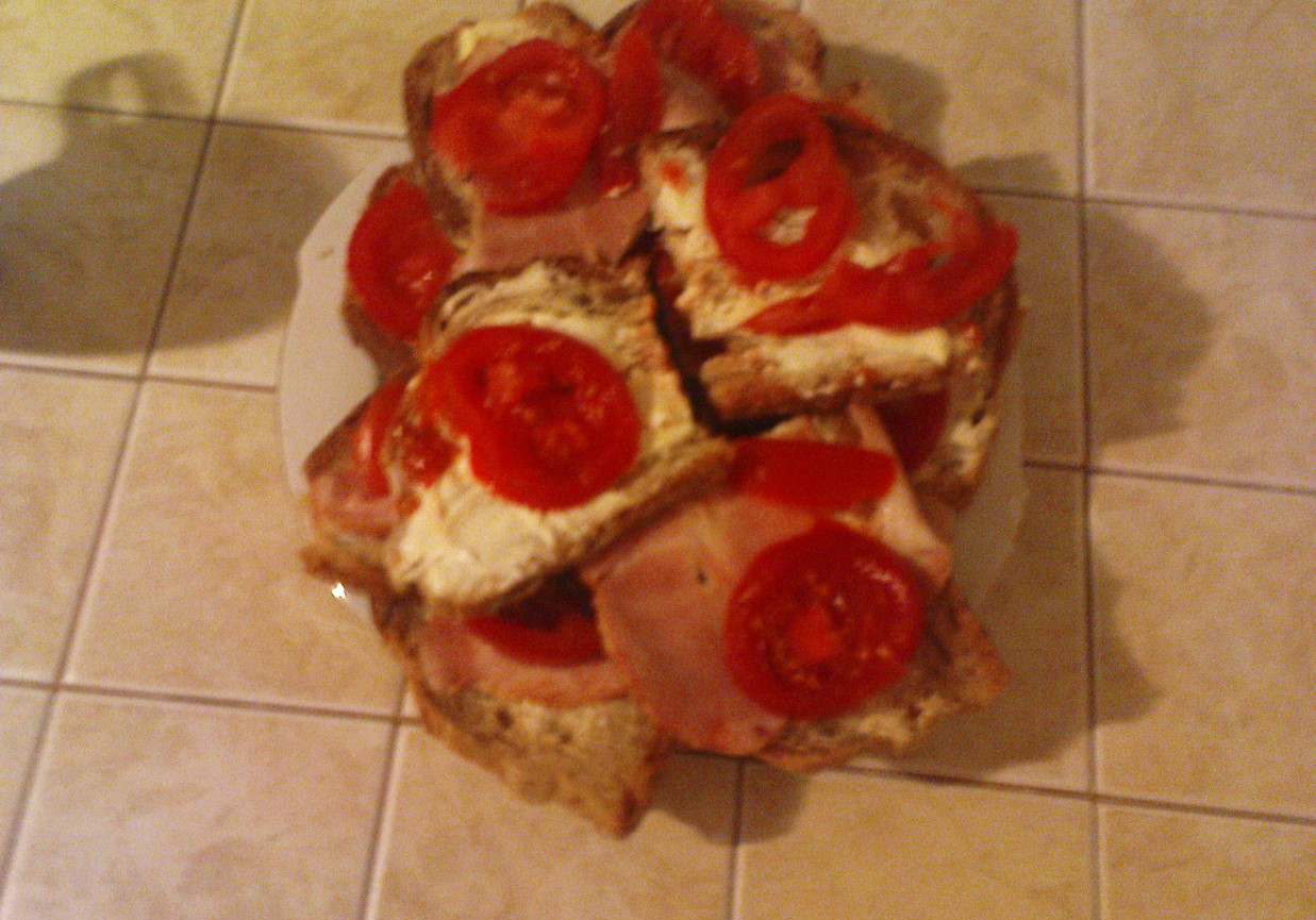 kanapki z szynką, pomidorem foto