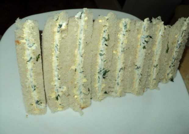 Fotografia przedstawiająca Kanapkowa pasta zielona