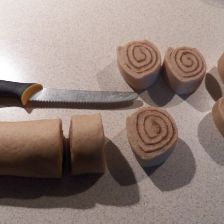 Krok 6 - Kanelbullar czyli szwedzkie bułeczki cynamonowe foto