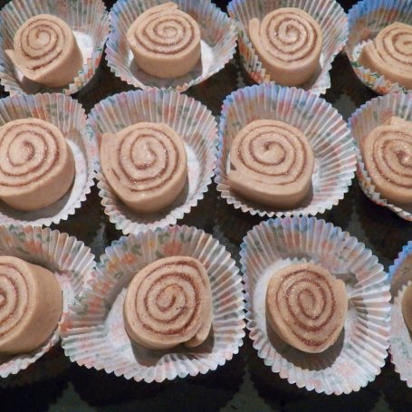 Krok 7 - Kanelbullar czyli szwedzkie bułeczki cynamonowe foto