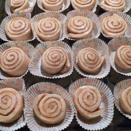 Krok 9 - Kanelbullar czyli szwedzkie bułeczki cynamonowe foto