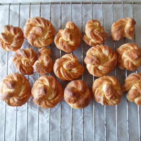Krok 7 - Kanelsnurrer- norweskie drożdżówki z cynamonem foto