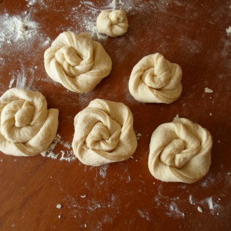 Krok 4 - Kanelsnurrer- norweskie drożdżówki z marcepanem i rodzynkami foto