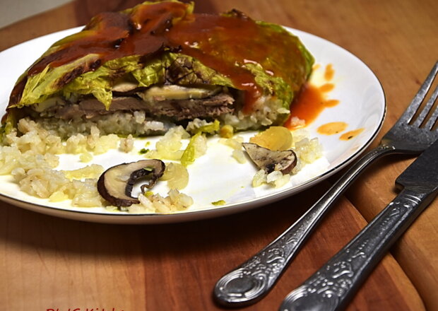 Fotografia przedstawiająca Kapuściane koperty z mięsem i ryżem