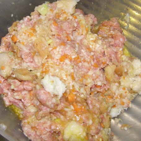 Krok 1 - kapuściano-marchewkowe mielone kotlety w sosie pomidorowym na obiad... foto