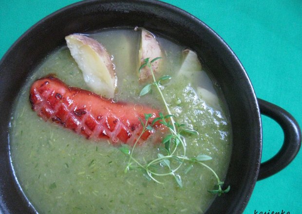 Fotografia przedstawiająca Kapuściano-kalafiorowa zupa z wkładką