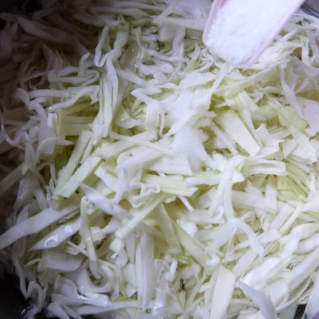 Krok 1 - Kapusta biała z koperkiem i fasolką foto