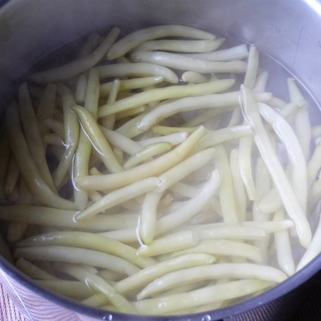 Krok 2 - Kapusta biała z koperkiem i fasolką foto