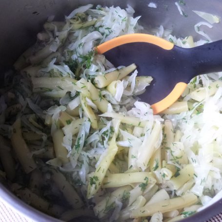 Krok 8 - Kapusta biała z koperkiem i fasolką foto