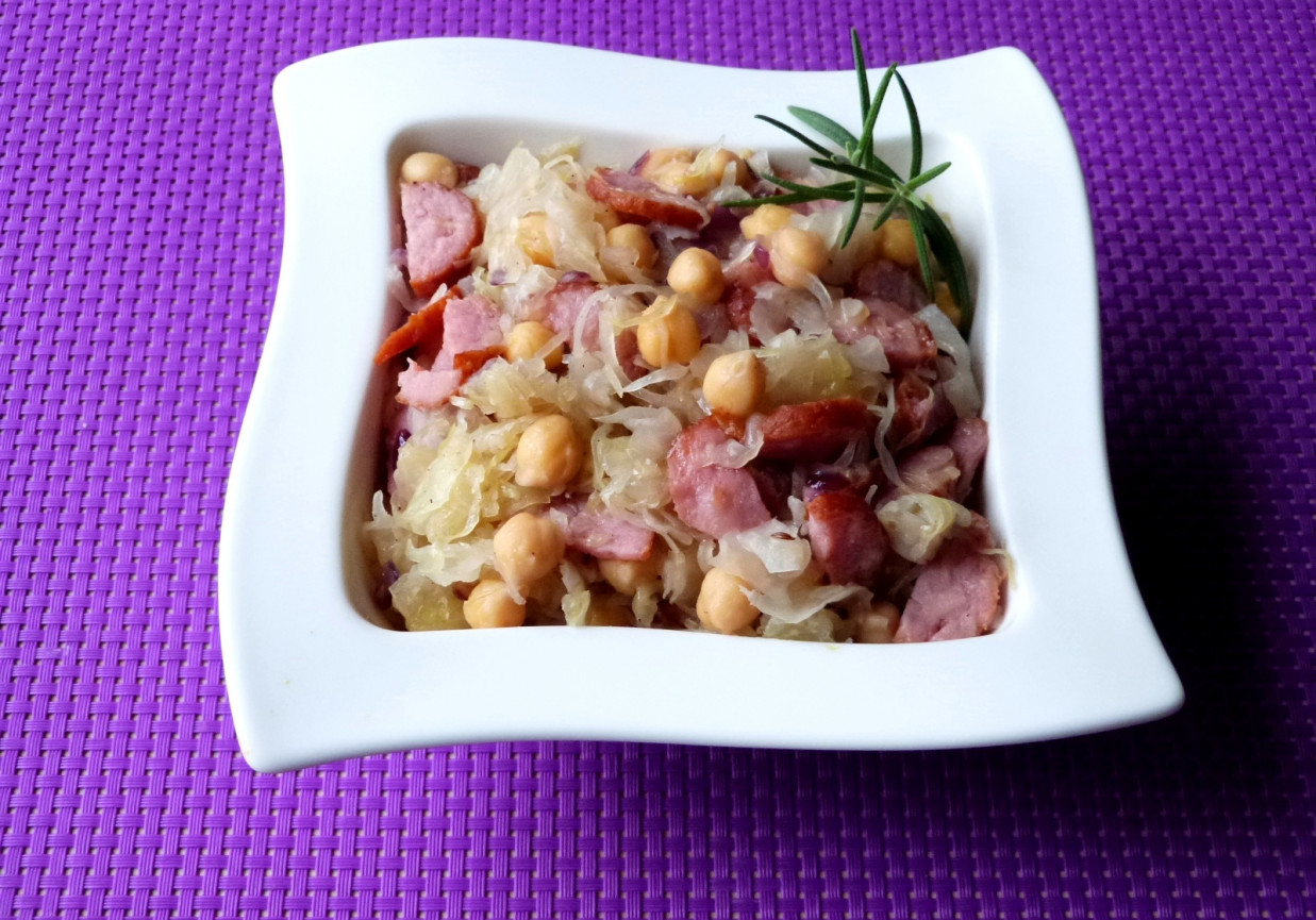 Kapusta kiszona z ciecierzycą - DoradcaSmaku.pl