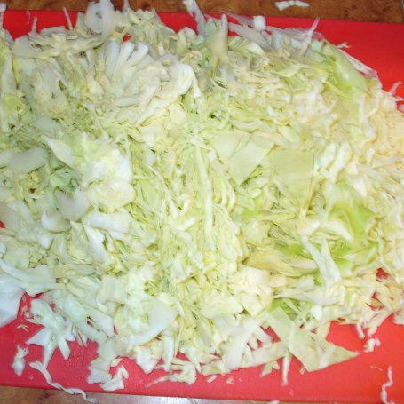 Krok 2 - Kapusta młoda zakwaszona jabłkiem foto