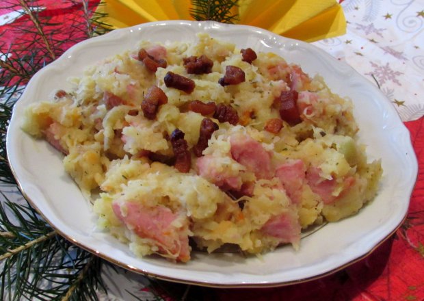 Fotografia przedstawiająca Kapusta z grochem i ziemniakami