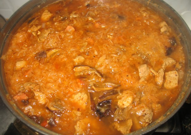 Fotografia przedstawiająca Kapusta z mięsem i grzybami