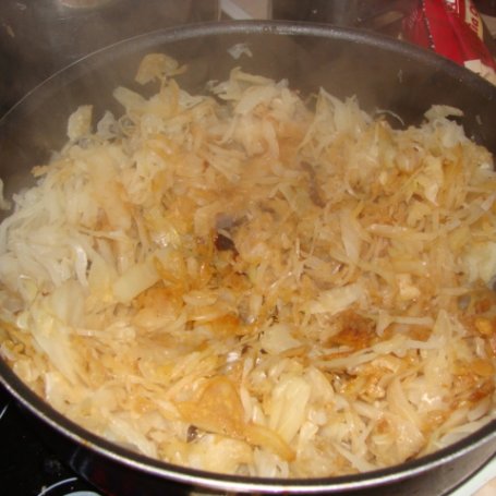 Krok 4 - kapusta z śliwkami kalifornijskimi foto