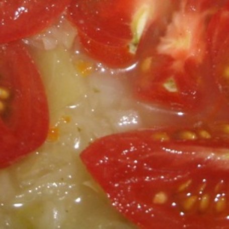 Krok 3 - kapusta zasmażana z pomidorami i jabłkami foto