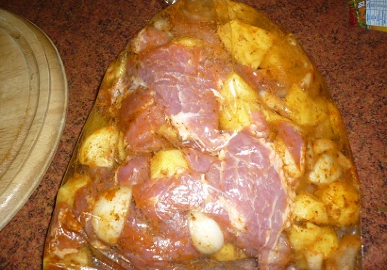 Karczek pieczony z ziemniakami i cebulką foto