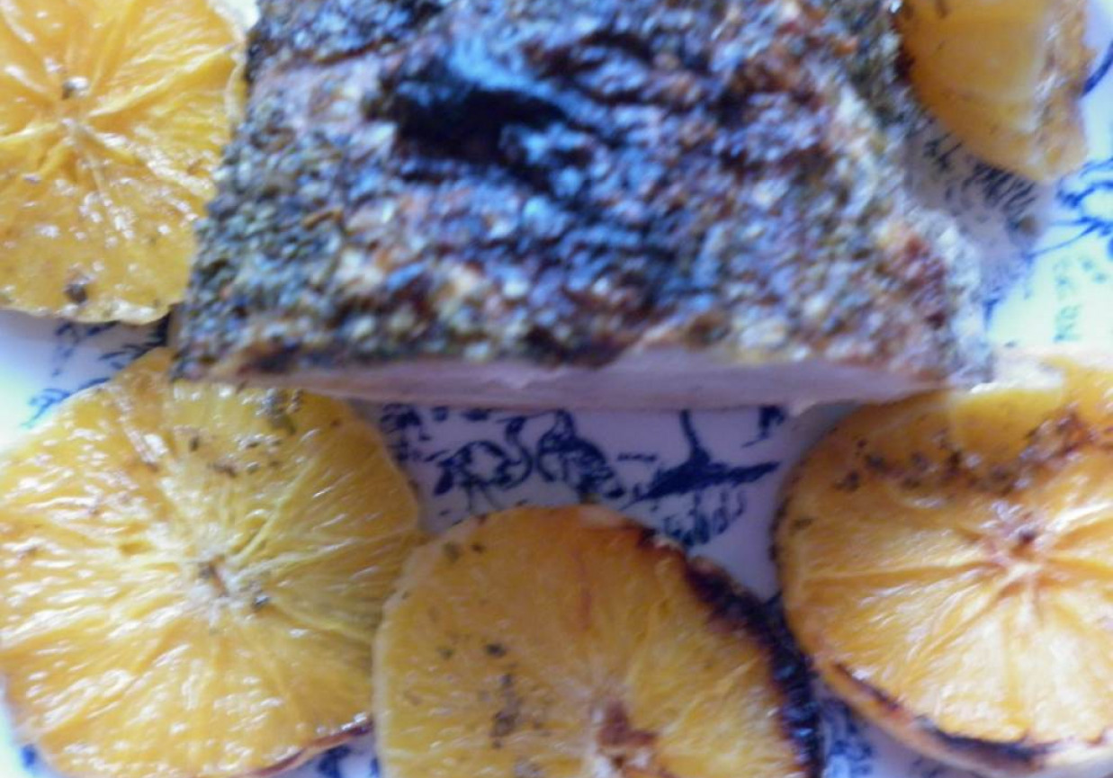 Karczek w pomarańczach z mandarynką. foto