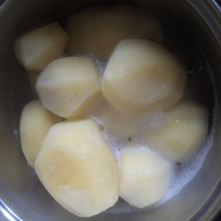 Krok 2 - Karczek w zapiekance z ziemniakami i cebulą :) foto