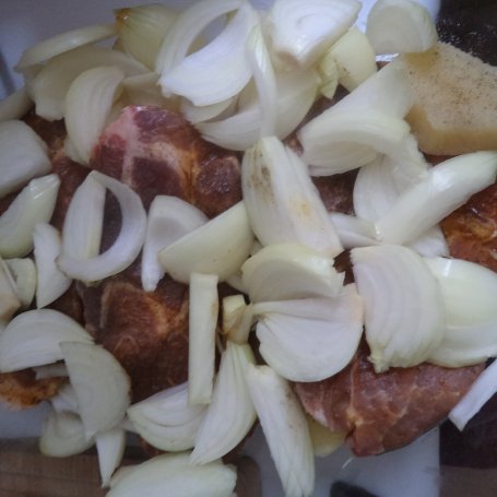 Krok 6 - Karczek w zapiekance z ziemniakami i cebulą :) foto