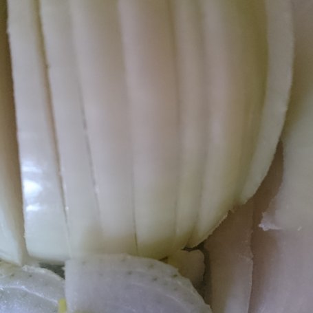 Krok 2 - Karkówka duszona z cebulą z serem korycińskim  foto