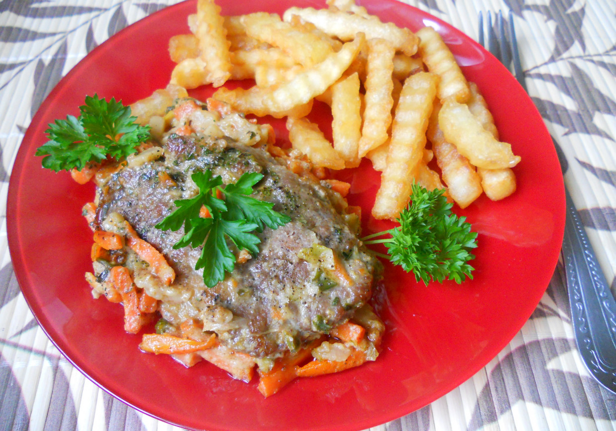 Karkówka na kołderce z włoszczyzny foto