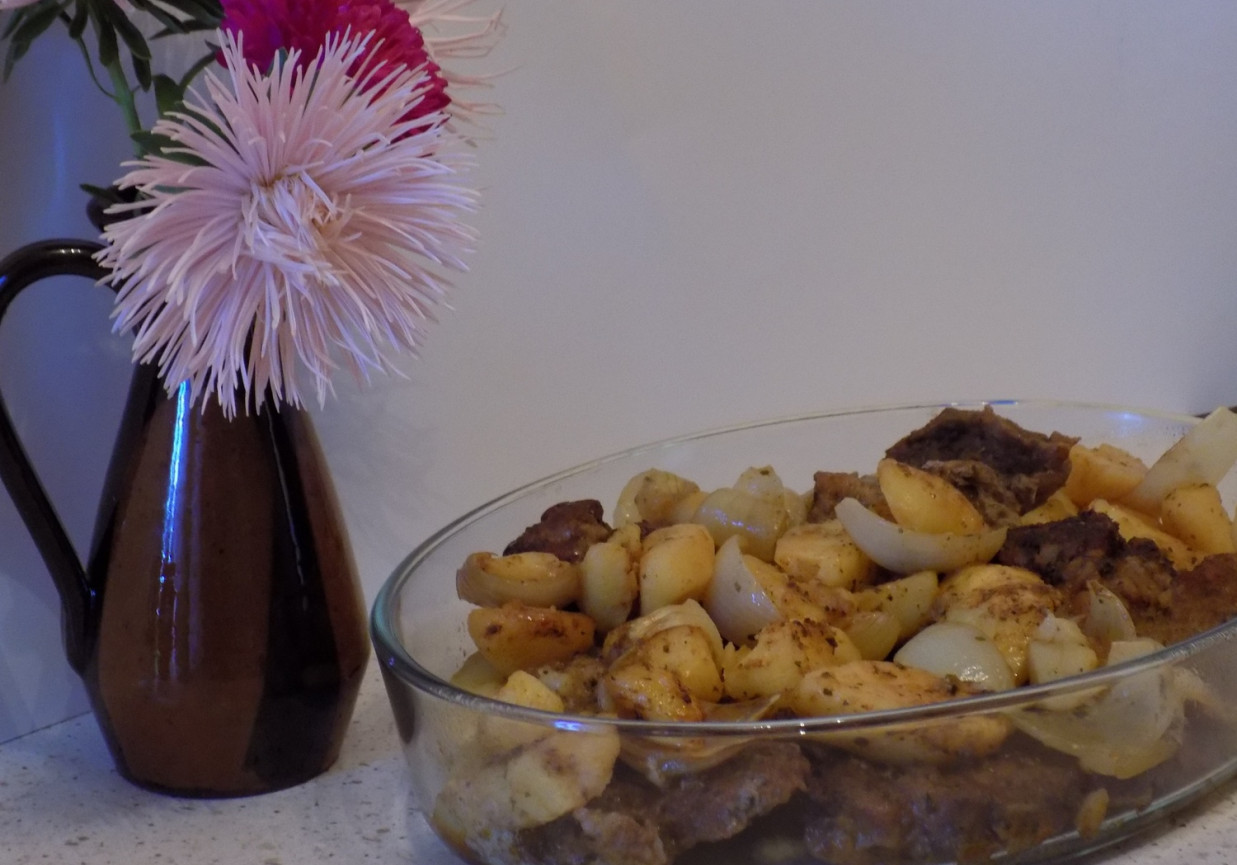 Karkówka pieczona z ziemniakami foto