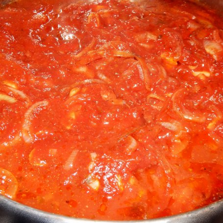 Krok 7 - Karkówka w ketchupie z cebulą i pieczarkami foto