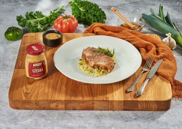 Fotografia przedstawiająca Karkówka w marynacie musztardowej, DS XXIV, odc. 15