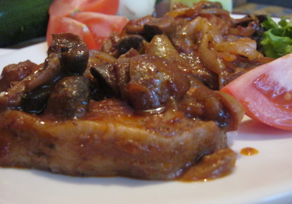 Karkówka w sosie keczupowo-chrzanowym foto