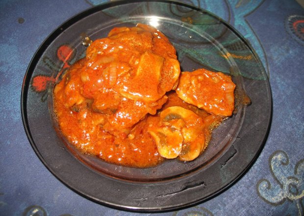 Fotografia przedstawiająca Karkówka w sosie pomidorowym