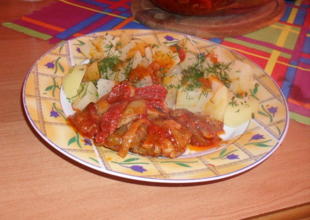 Fotografia przedstawiająca Karkówka w sosie pomidorowym.