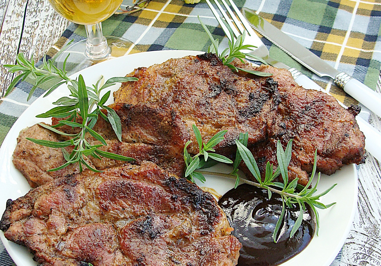 Karkówka z grilla marynowana w piwie foto