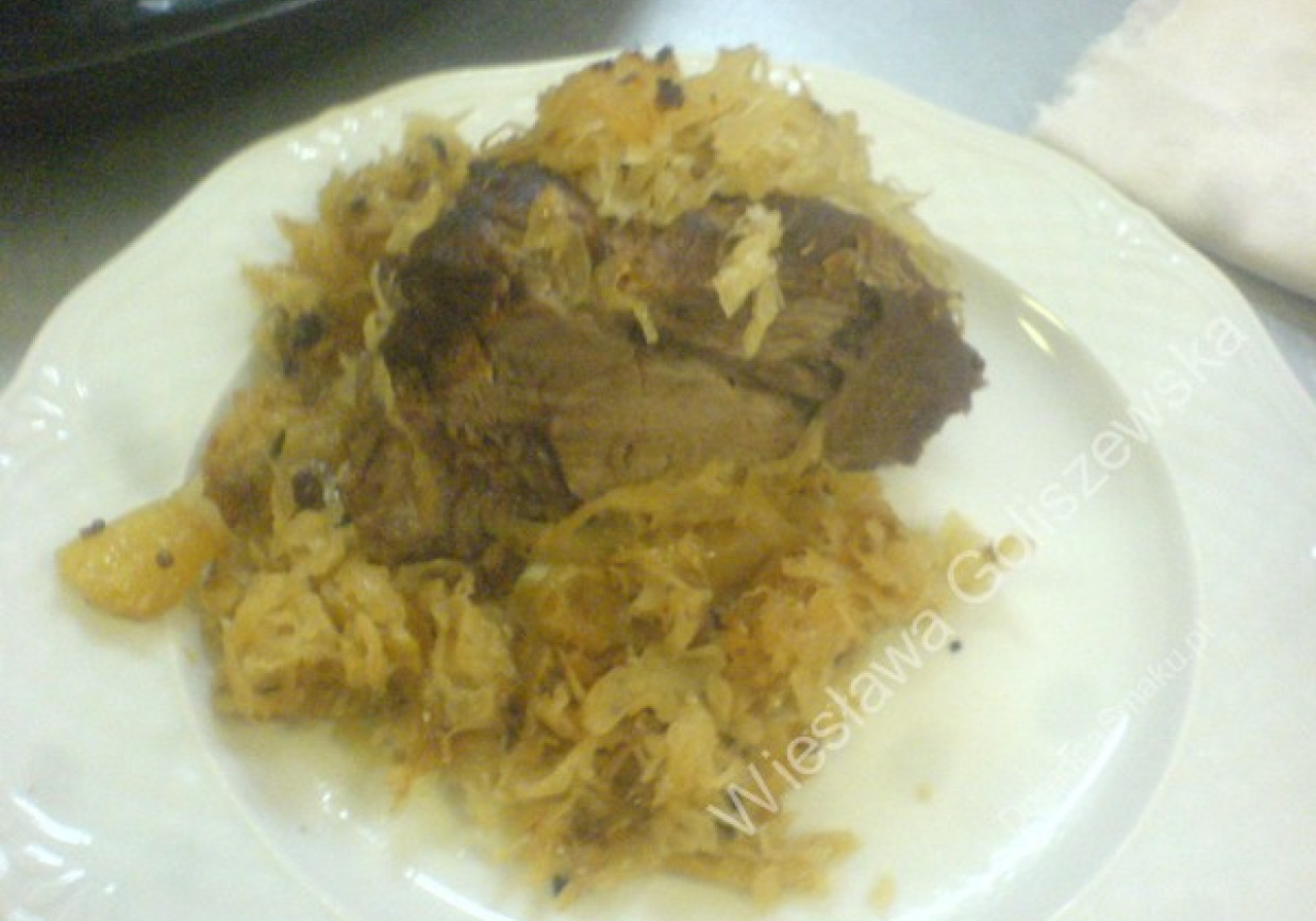 Karkówka z kapustą kiszoną foto