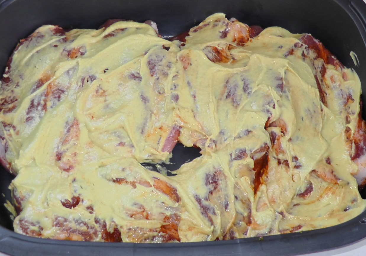 Karkówka z pieczarkami i serem w majonezie i jogurcie pieczona foto