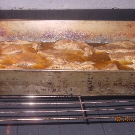 Krok 3 - Karkówka zapiekana w zupie cebulowej foto