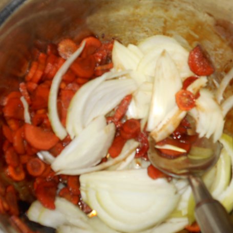 Krok 4 - Karmelizowana marchewka z cebulą foto
