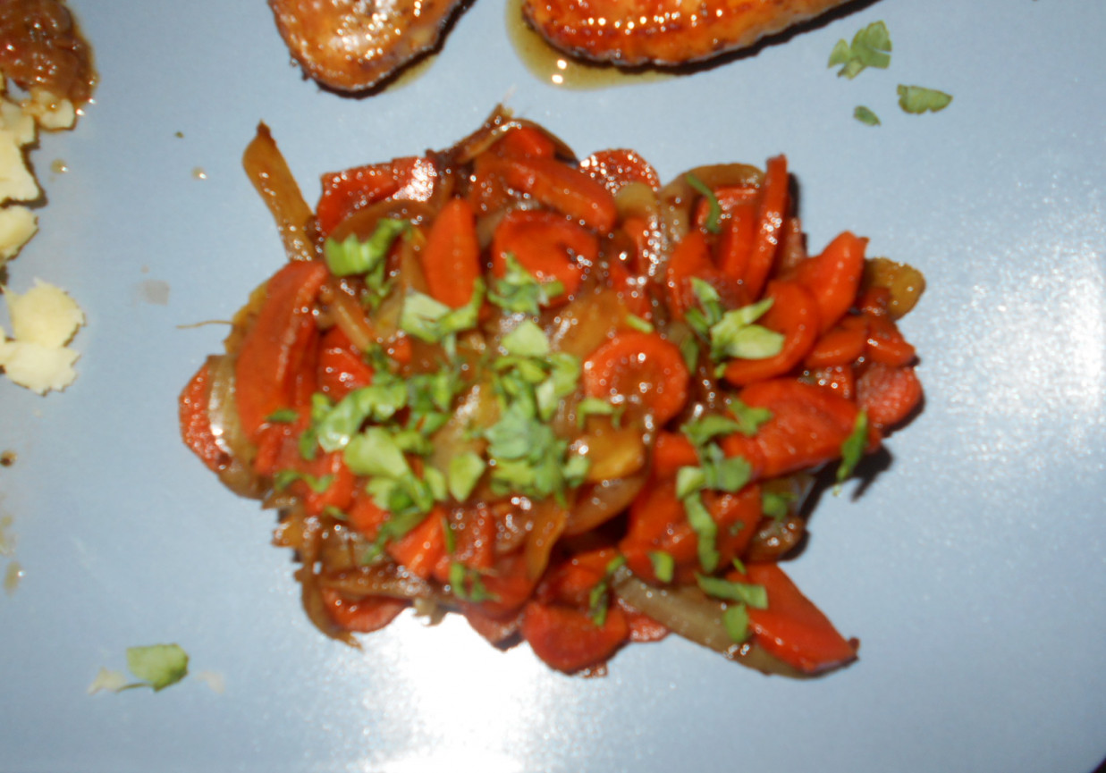 Karmelizowana marchewka z cebulą foto