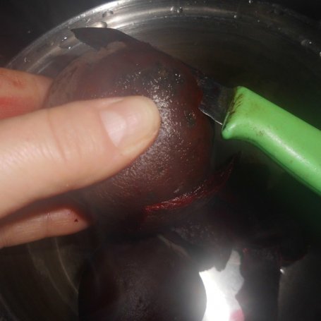 Krok 4 - Karmelizowane buraczki z groszkiem i serem pleśniowym foto