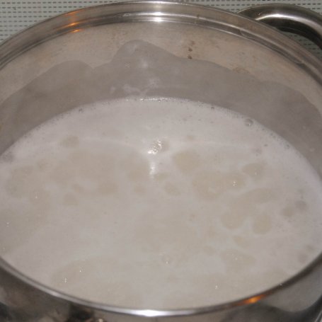 Krok 1 - Karmelowy sos z ryżowym puddingiem foto