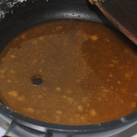 Krok 5 - Karmelowy sos z ryżowym puddingiem foto