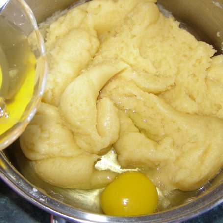 Krok 2 - karpatka z budyniem śmietanowo-kokosowym... foto