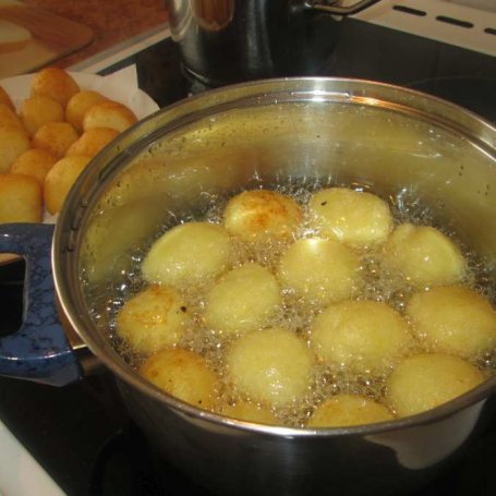 Krok 5 - Kartoflane pączusie foto