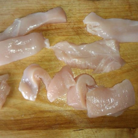 Krok 1 - Kąski kurczaka marynowane w mleku  foto