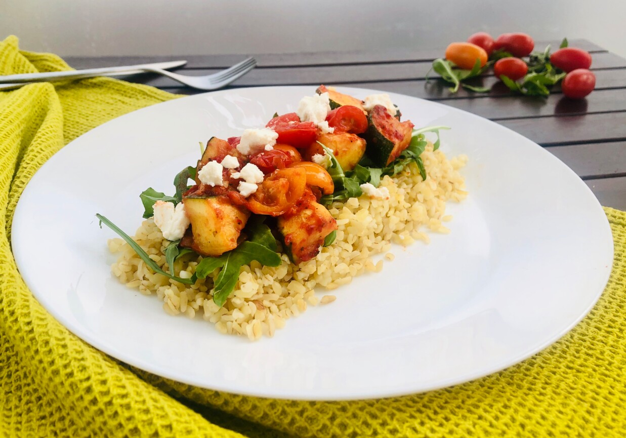 Kasza bulgur z cukinią i pomidorkami foto