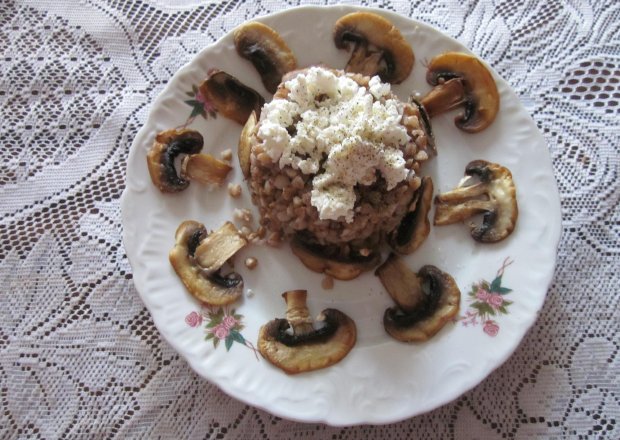 Fotografia przedstawiająca Kasza gryczana z białym serem