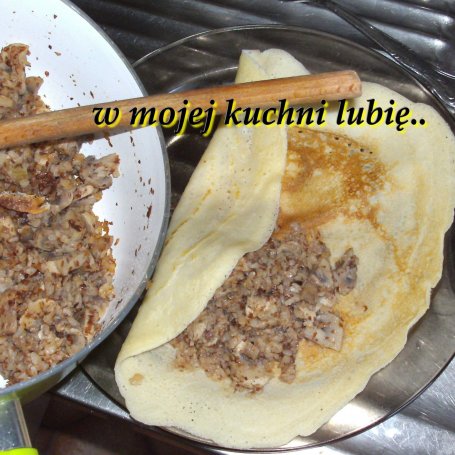 Krok 5 - kasza gryczana z pieczarkami w naleśnikach... foto