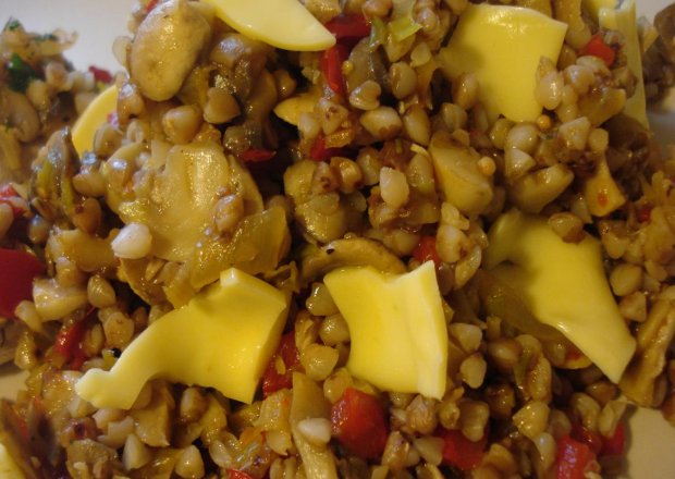 Fotografia przedstawiająca Kasza gryczana z warzywami i serem